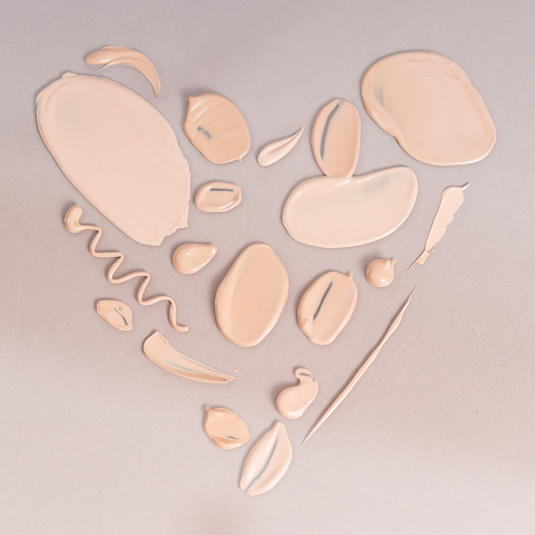 Zola Nude Skin Foundation lichte, hydraterende foundation met natuurlijke dekking. Egaliseert de teint zonder maskereffect. Verkrijgbaar in 3 tinten, 30ml.