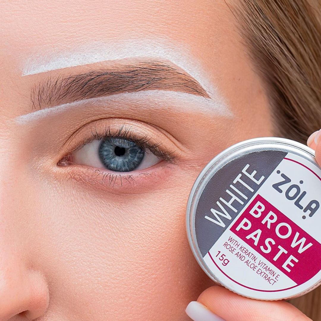 Witte ZOLA Brow Paste met vitamine E en keratine voor perfecte wenkbrauwcontouren en bescherming tijdens het verven.