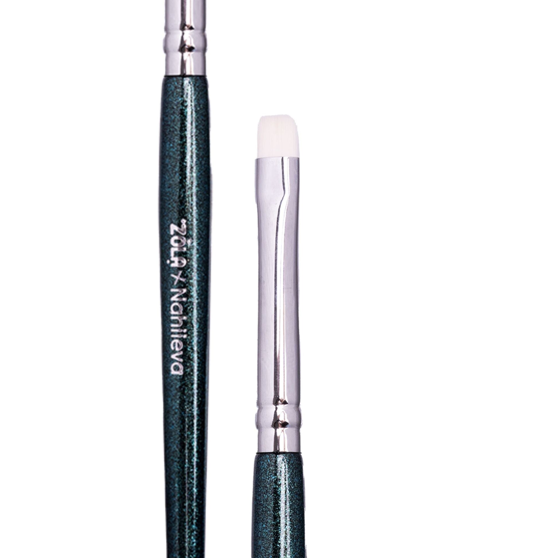 Professionele lash lift brush met elastische borstelharen en een compact handvat voor nauwkeurige applicatie en eenvoudig gebruik.