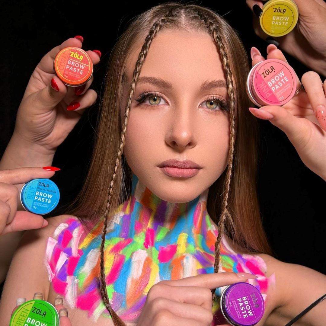 ZOLA Brow Paste met vitamine E en keratine, beschermt de huid tijdens het verven en creëert strakke wenkbrauwcontouren.