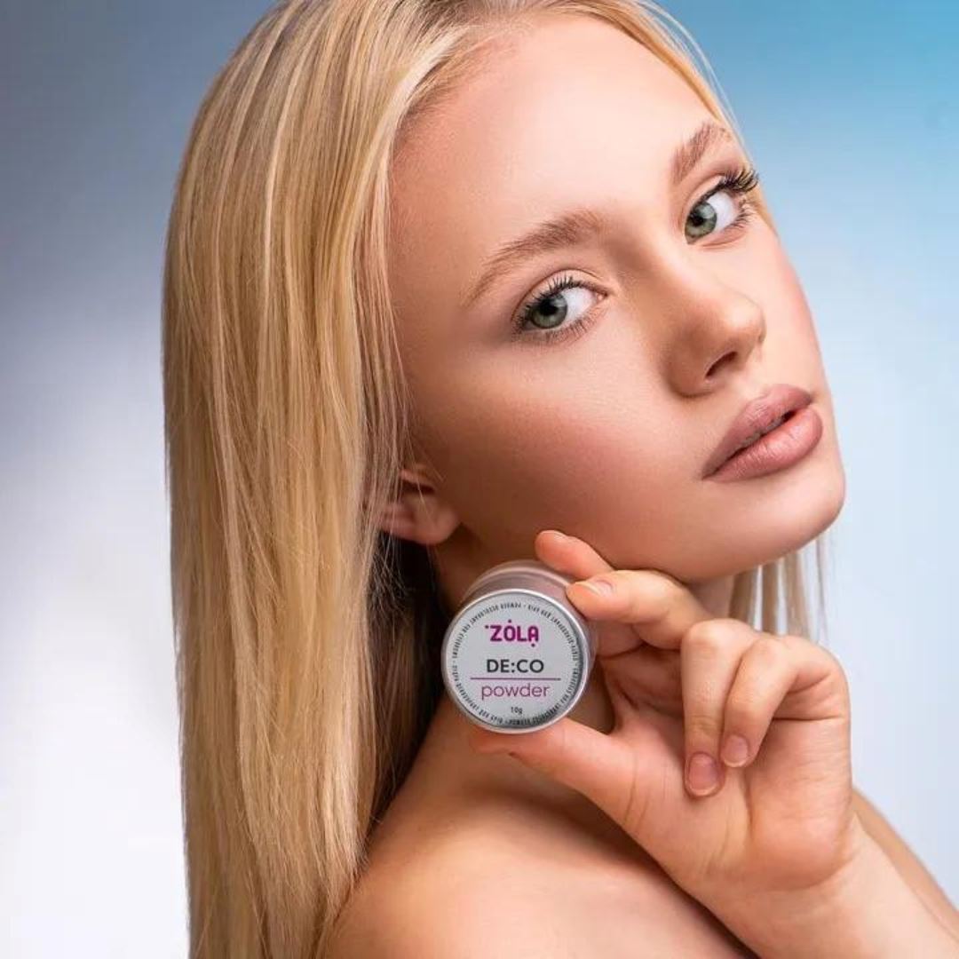 DE:CO ZOLA Eyebrow Colorant Powder  professioneel poeder voor wenkbrauwverheldering en pigmentverwijdering, met beschermende melkproteïnen.
